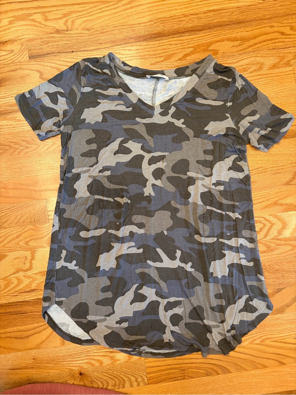 Zenana Gray & Black Camouflage V-Neck Short Sleeve Tee